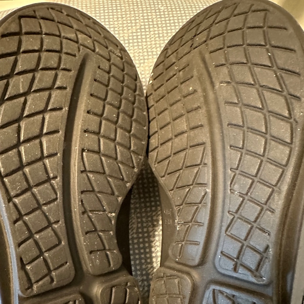 Oofos Slides ladies size 8
